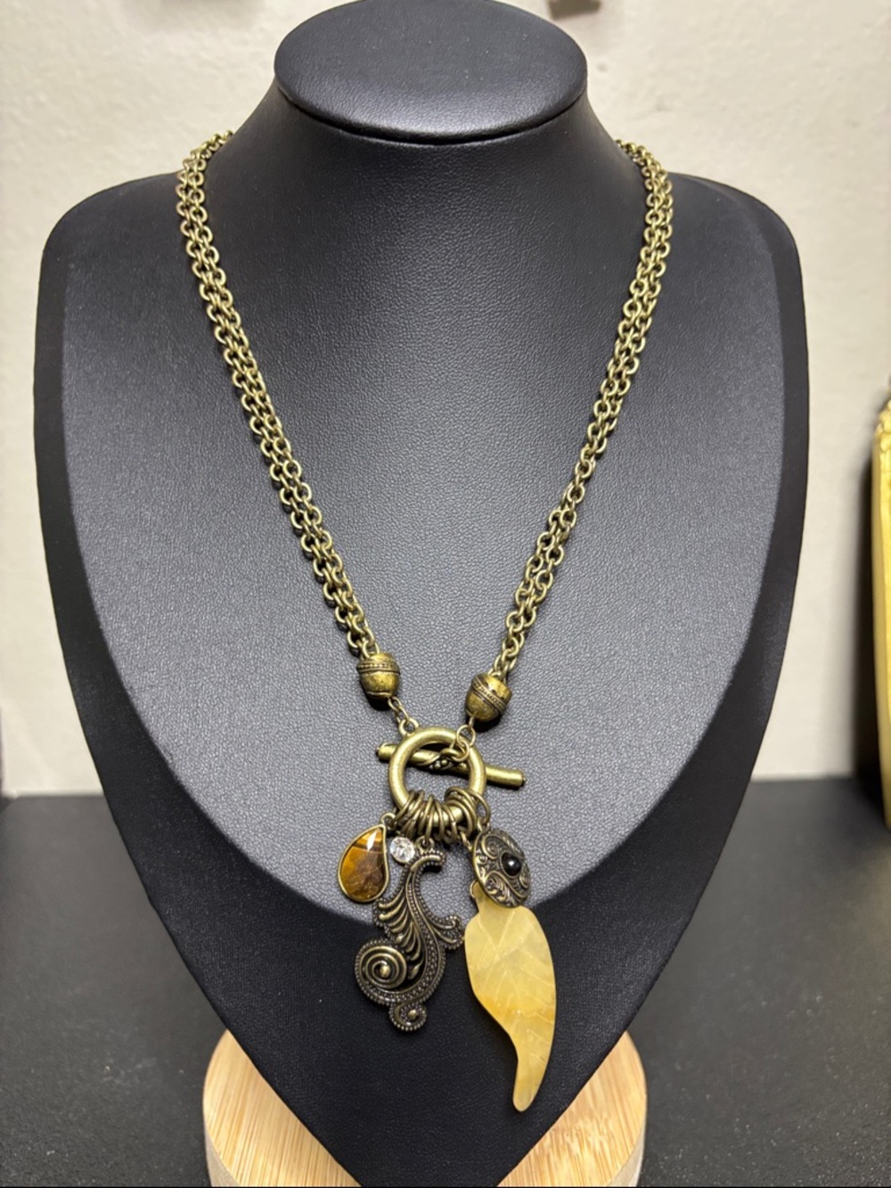 Vtg Tigers Eye Bronze Yellow Aventurine Carved Leaf Charm Toggle Necklace